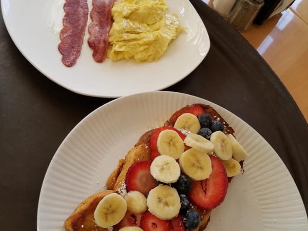 Bacon, eggs and fruit