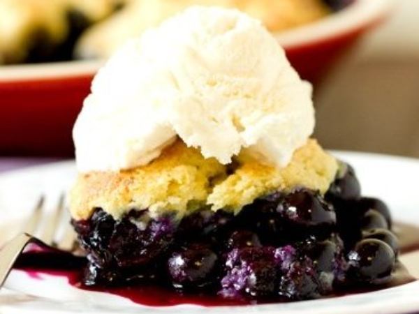 Blueberry pie and ice cream