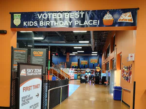 sign showing that Sky Zone is perfect for birthday parties